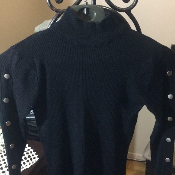 Mock neck sweater - Picture 2 of 2